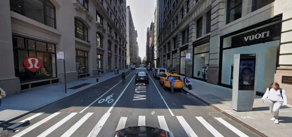 a Lululemon (LULU) boltjával szemben nyitott boltot a Vuori, a közvetlen konkurens New Yorkban